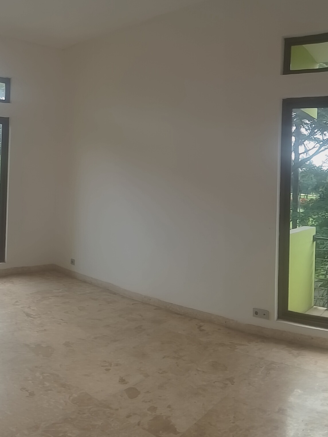 Spacious 5BR Family Home in JatiPadang