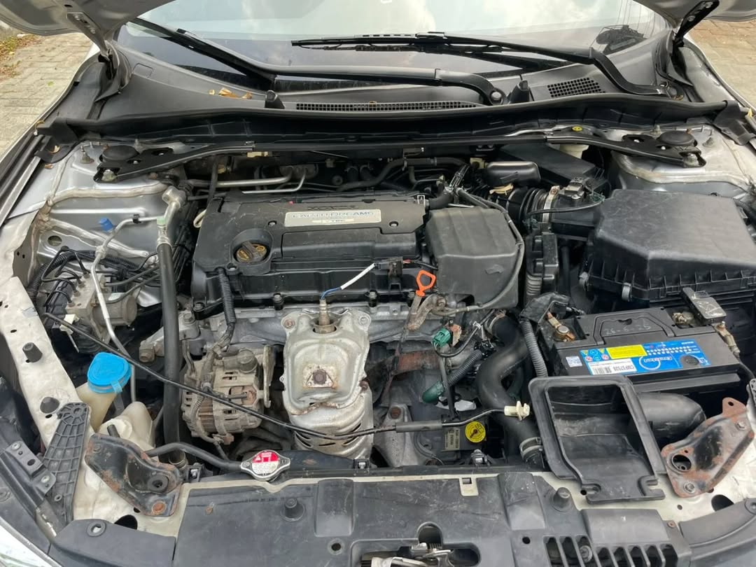 Luxury 2014 Honda Accord: Leather, Dual Screens, Accident-Free