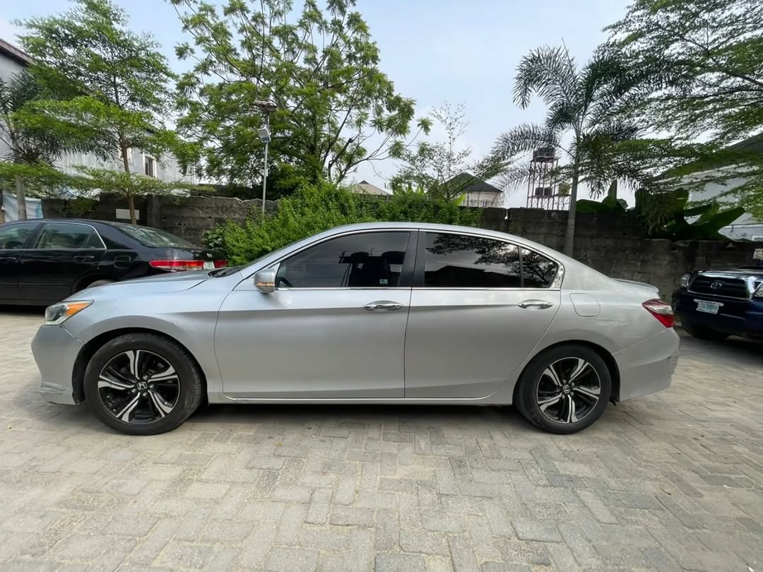 Luxury 2014 Honda Accord: Leather, Dual Screens, Accident-Free