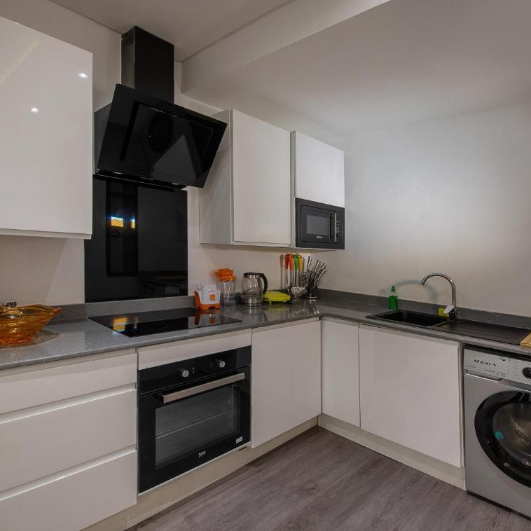 Lekki Oasis: Private Pool & Lake Views