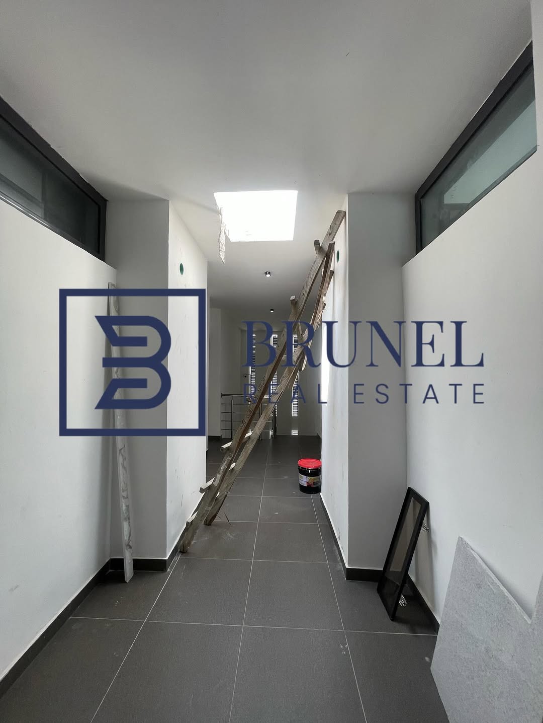 Lekki Oasis: Spacious 2BR with Pool & Gym