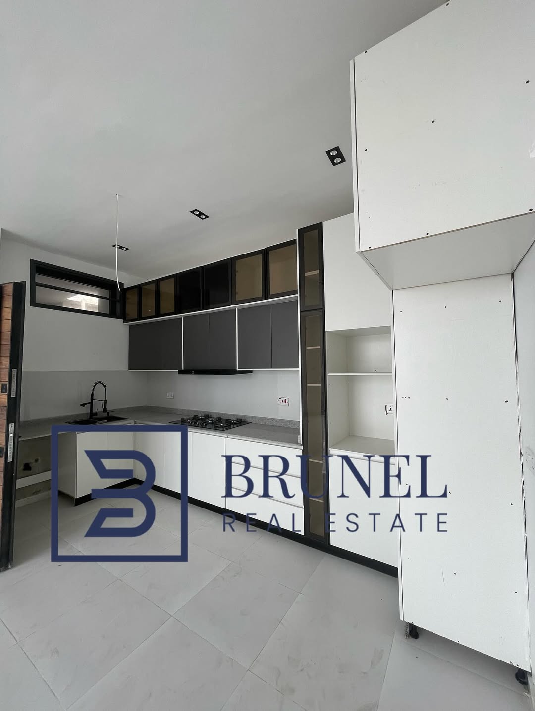 Lekki Oasis: Spacious 2BR with Pool & Gym