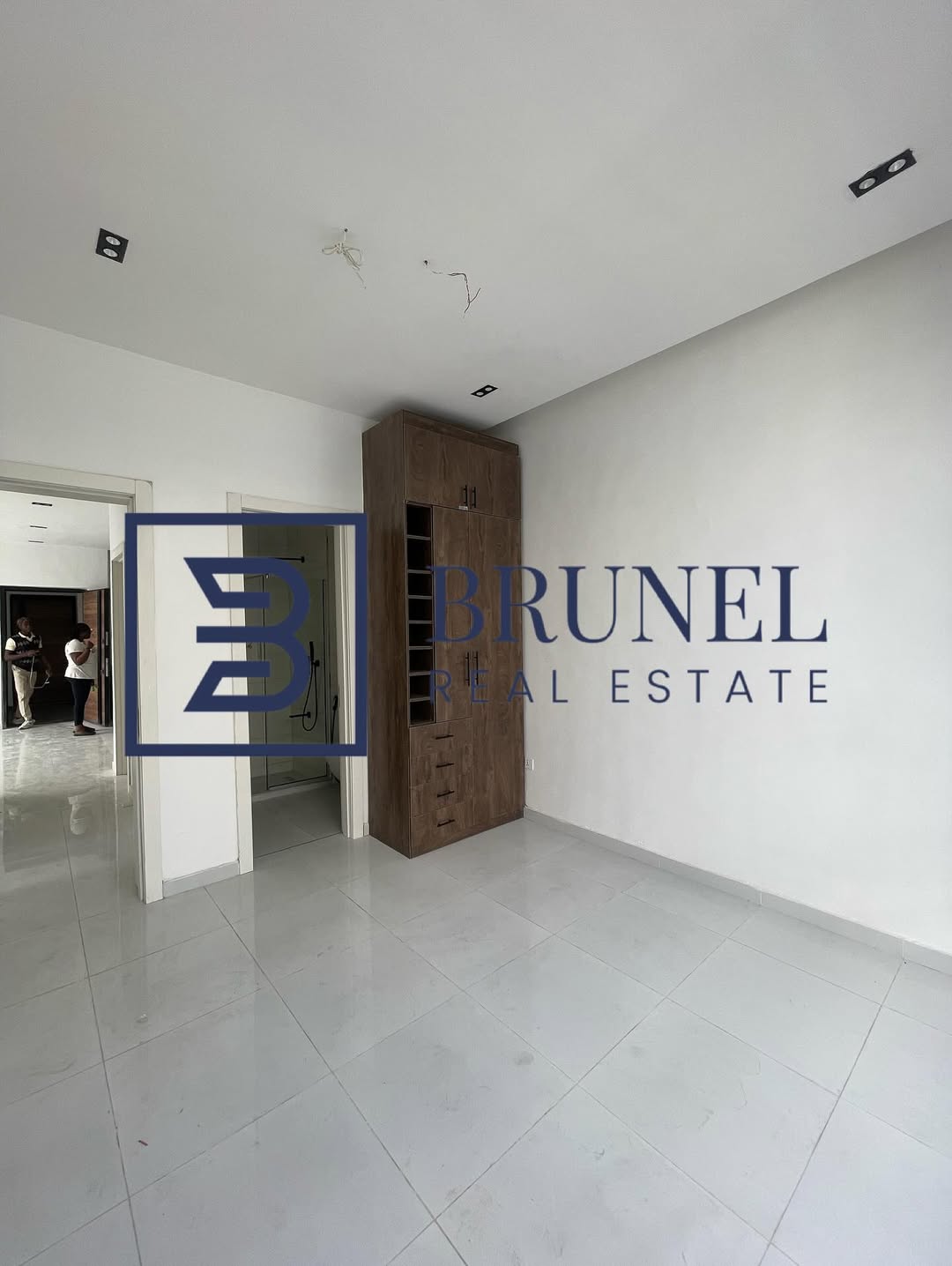 Lekki Oasis: Spacious 2BR with Pool & Gym