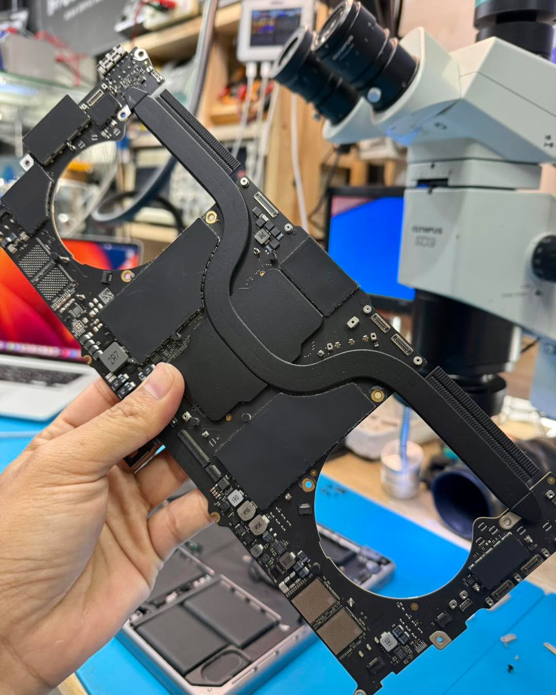 MacBook Pro 14″ 2021 ซ่อมด่วน เปิดไม่ติด