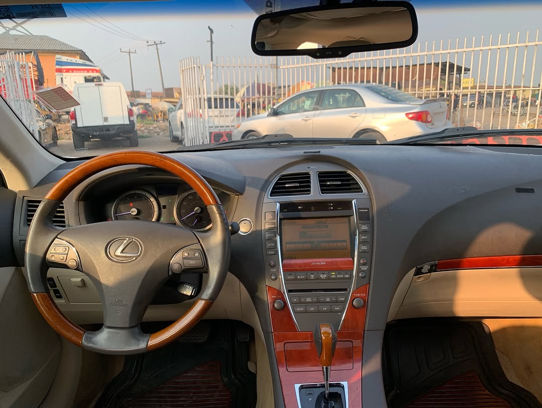 Luxury & Power: 2012 Lexus ES 350 V6