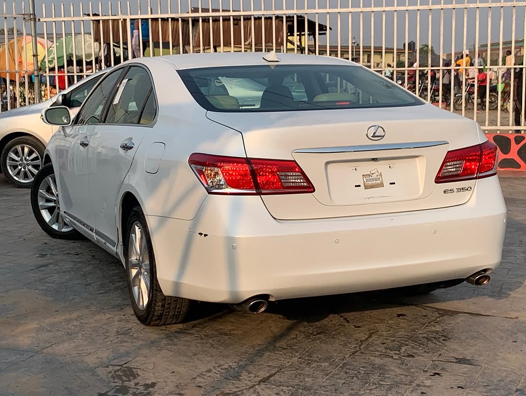 Luxury & Power: 2012 Lexus ES 350 V6