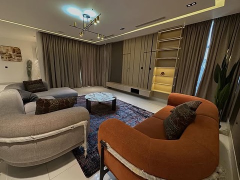 Lifecamp’s Smart 7-Bedroom Haven with Elevator