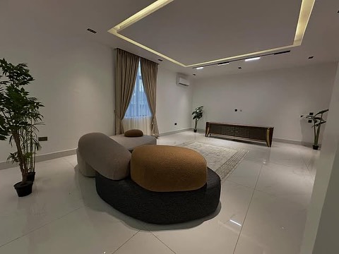 Lifecamp’s Smart 7-Bedroom Haven with Elevator