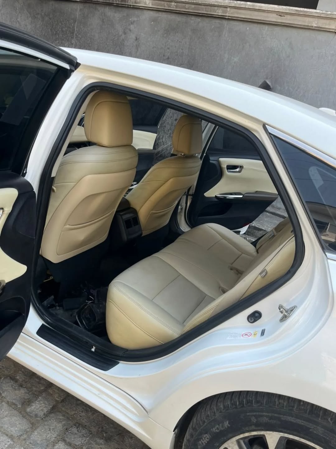 Unbeatable 2016 Avalon: V6 Power, Pristine Condition