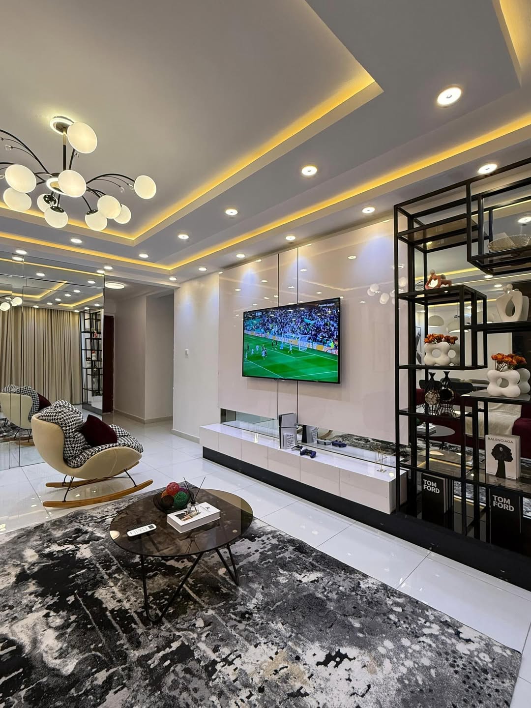 Serene Ikoyi Oasis: Pool, Gym & PS5 Bliss