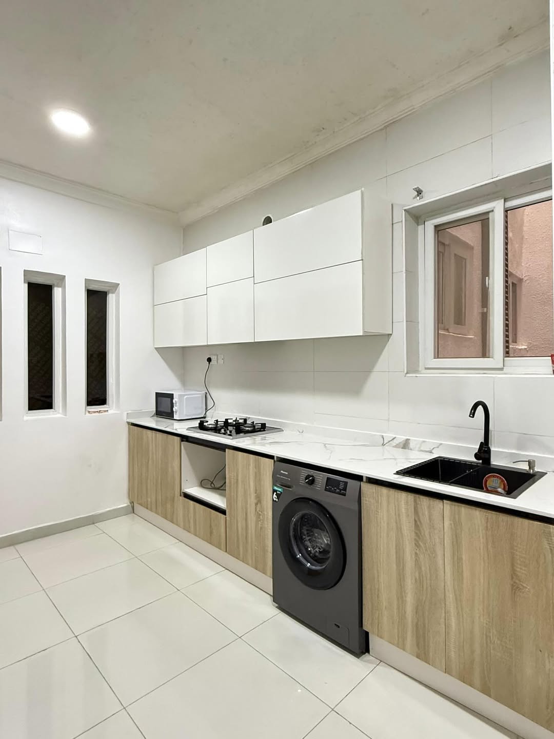 Serene Ikoyi Oasis: Pool, Gym & PS5 Bliss