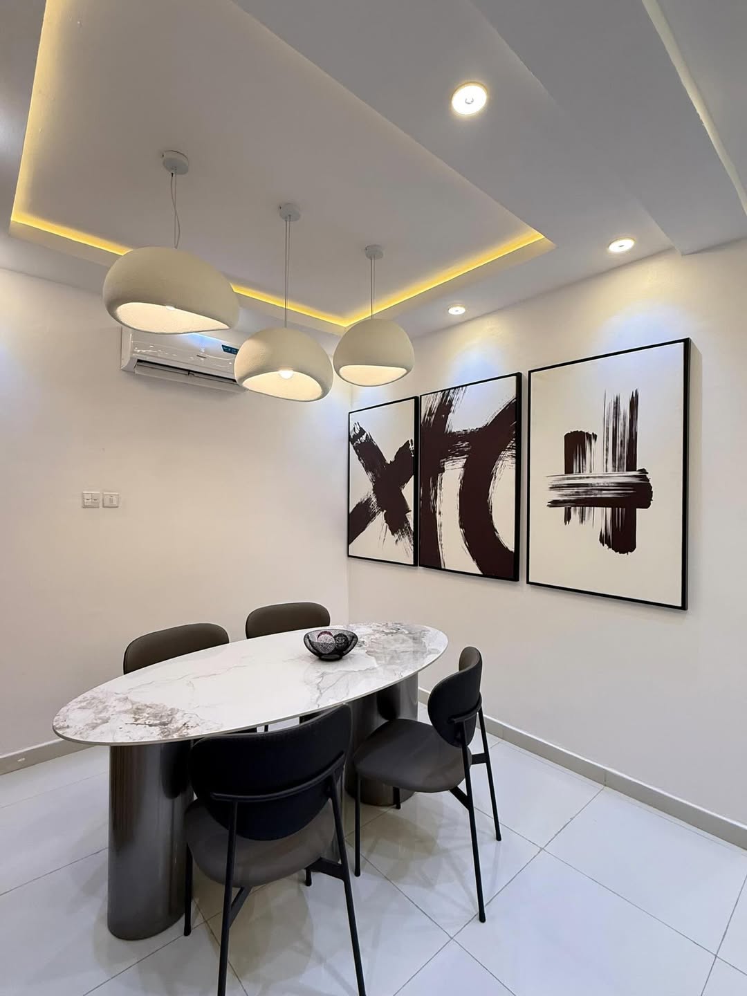 Serene Ikoyi Oasis: Pool, Gym & PS5 Bliss