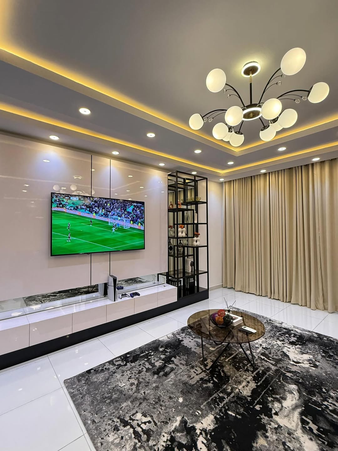 Serene Ikoyi Oasis: Pool, Gym & PS5 Bliss