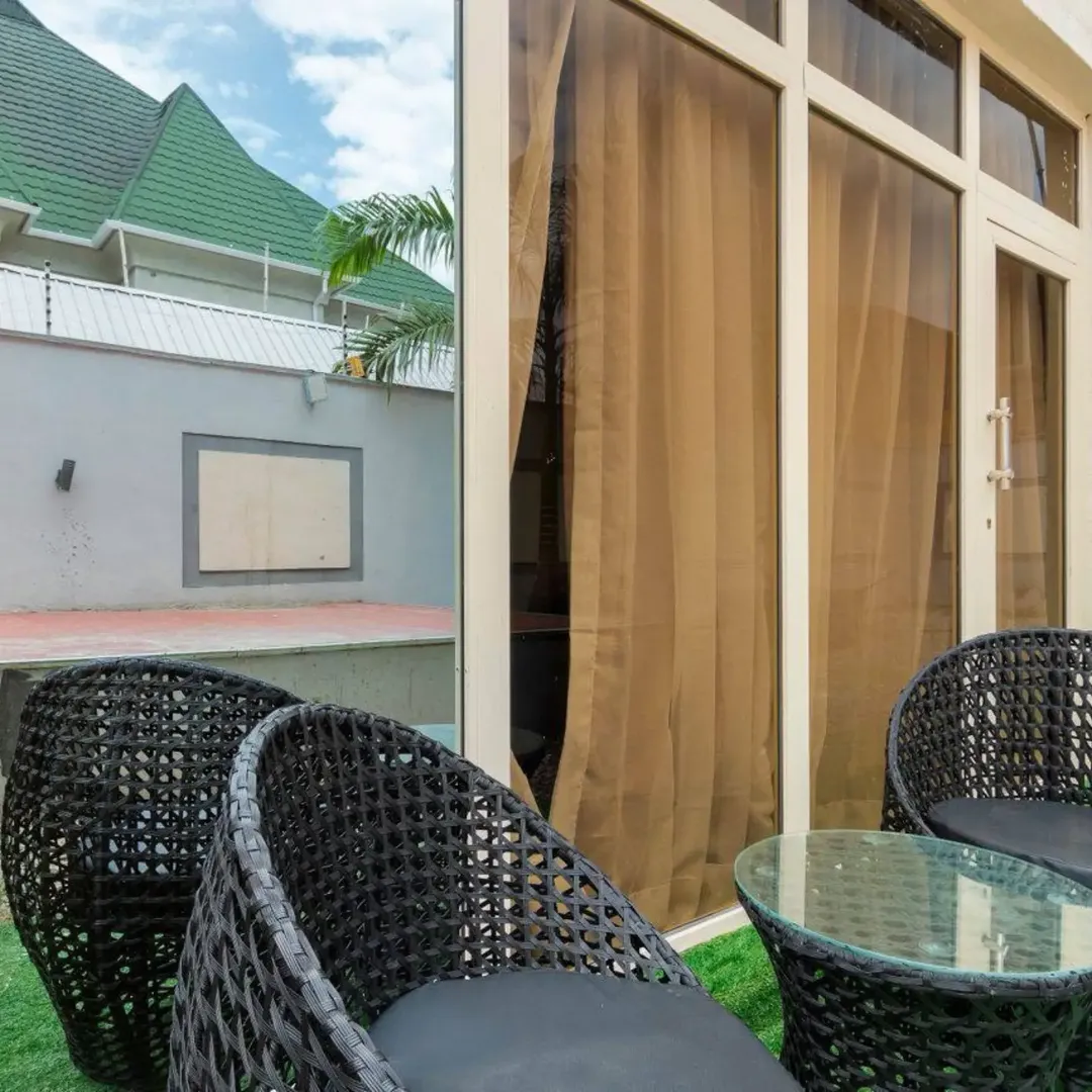 Lekki Luxury Escape: PS5, Balcony & Games