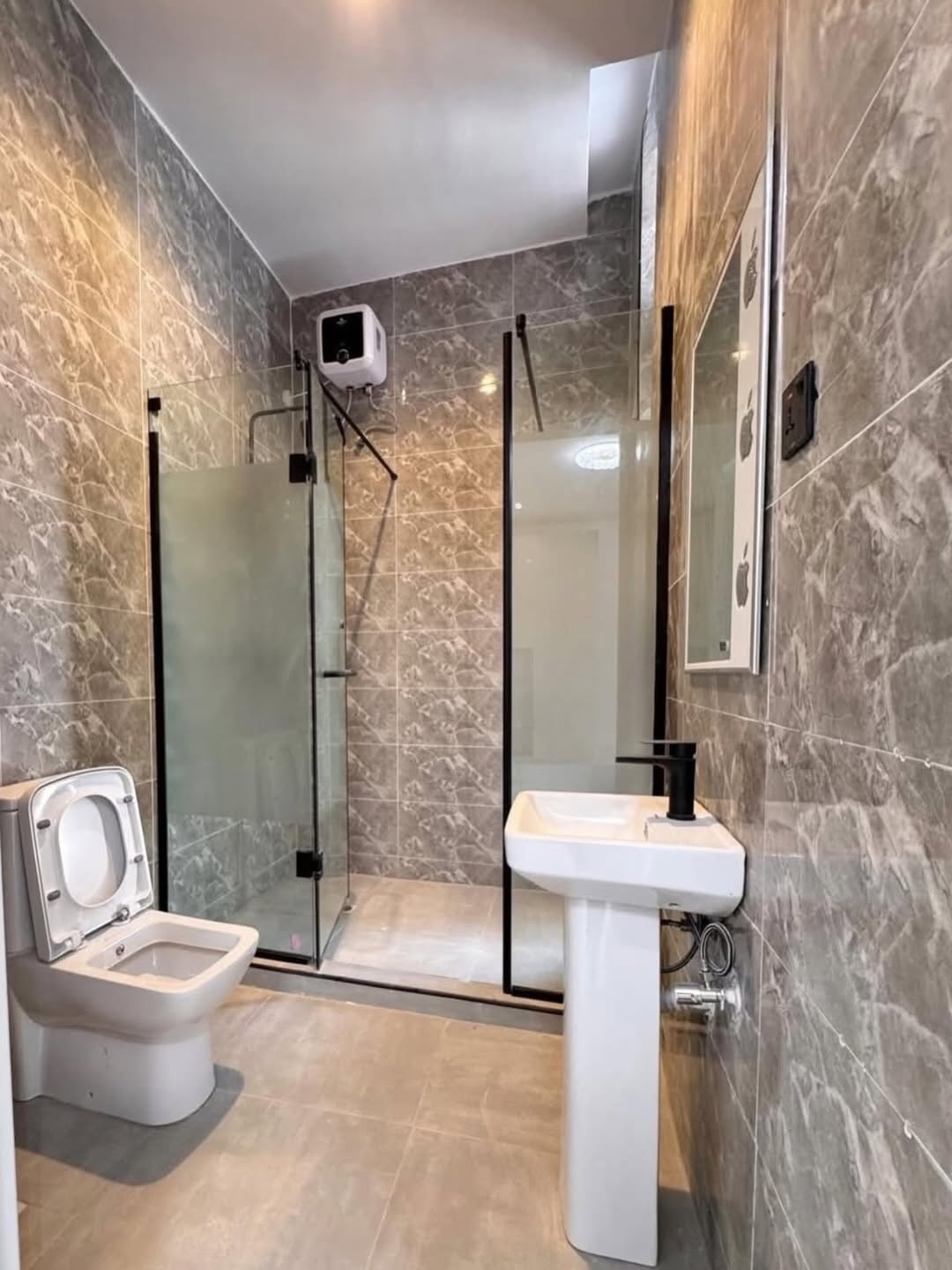 Ologolo’s Elite 2-Bed Ensuite with Pool & Jacuzzi