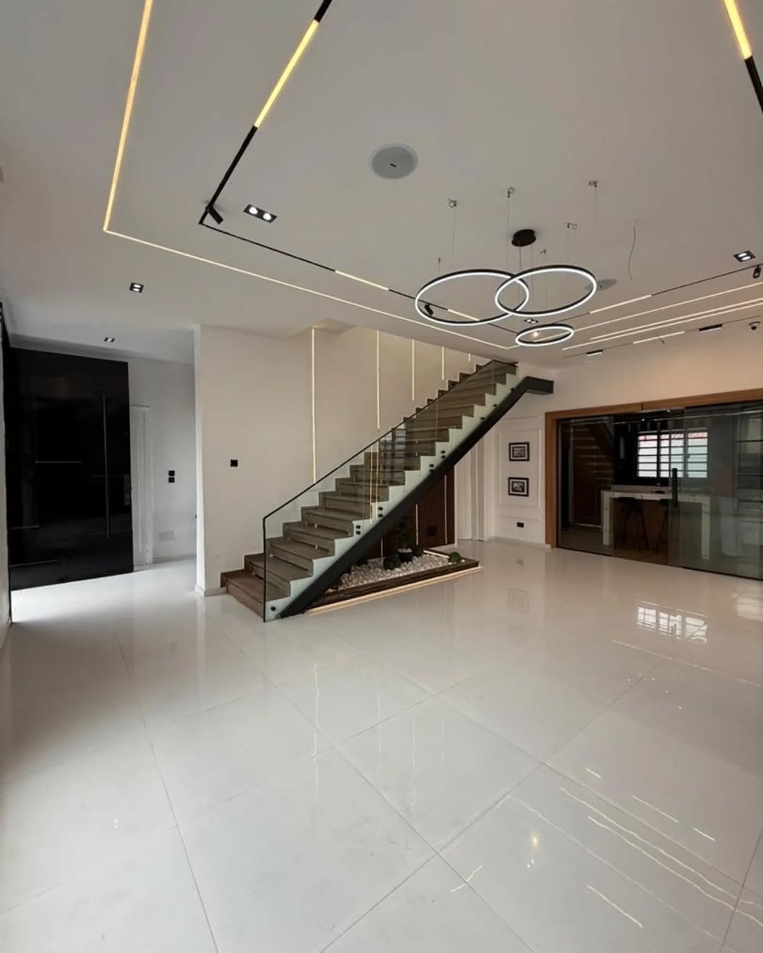 Ajahn Oasis: 5BR Duplex with Pool & Smart Tech