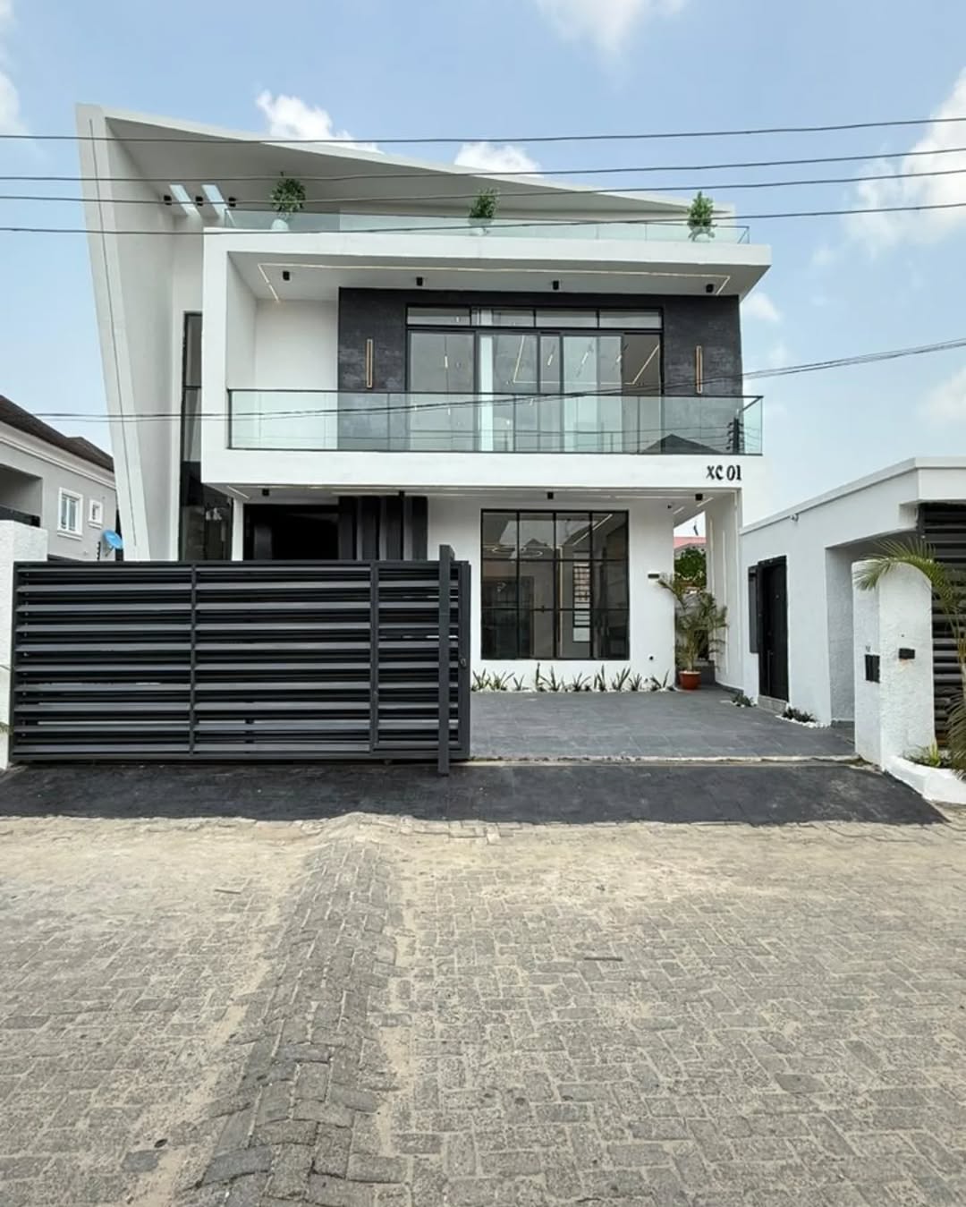 Ajahn Oasis: 5BR Duplex with Pool & Smart Tech