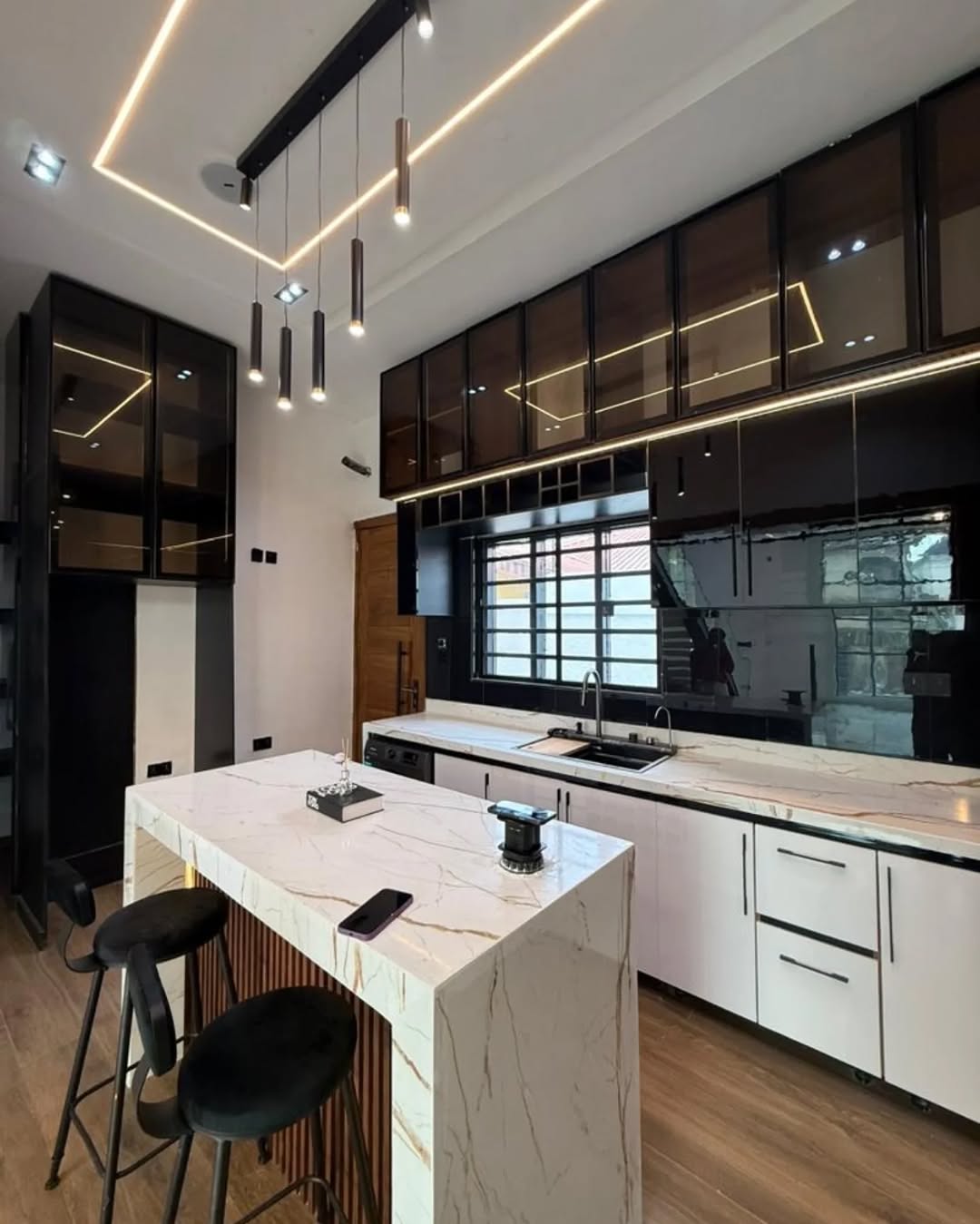 Ajahn Oasis: 5BR Duplex with Pool & Smart Tech