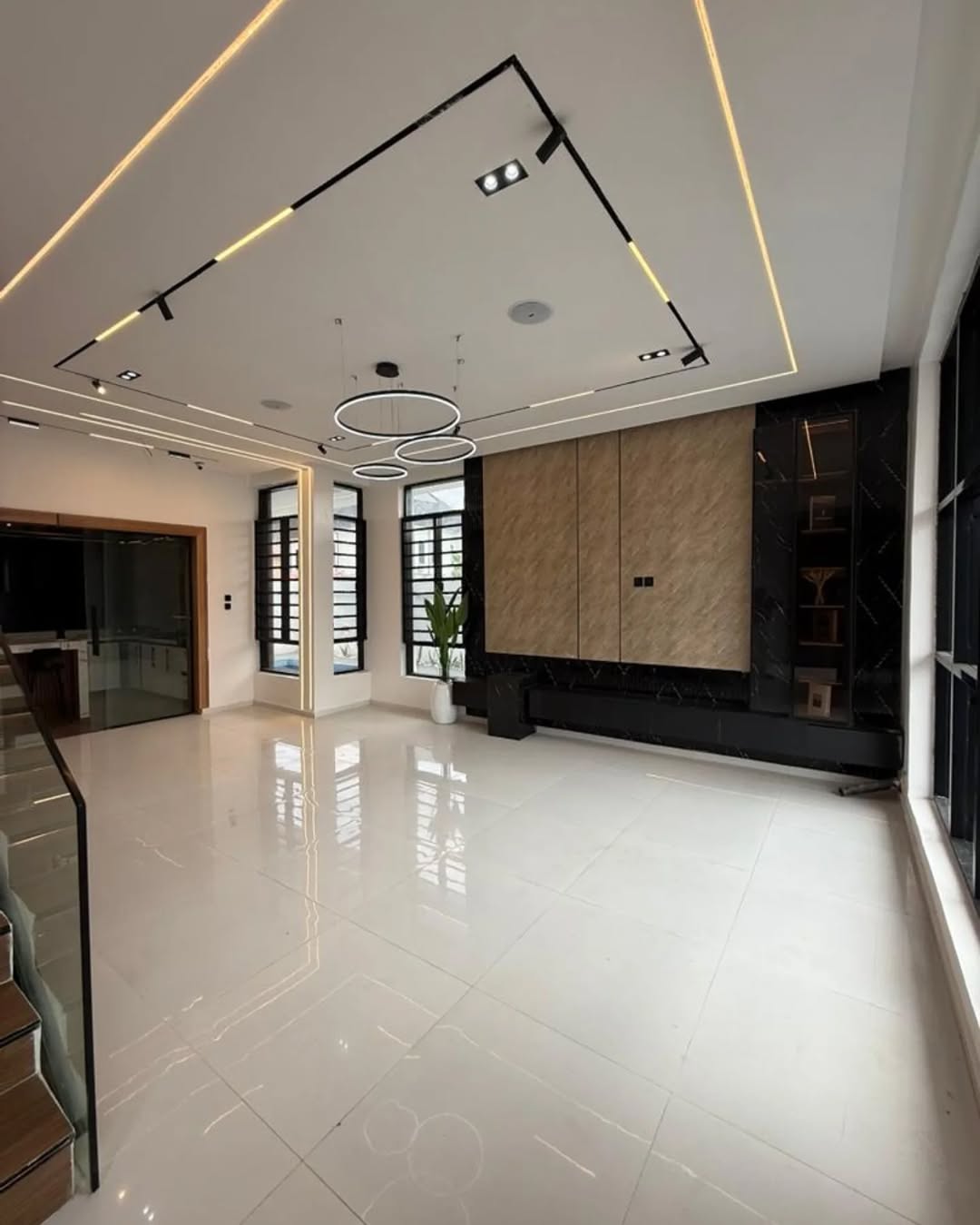 Ajahn Oasis: 5BR Duplex with Pool & Smart Tech