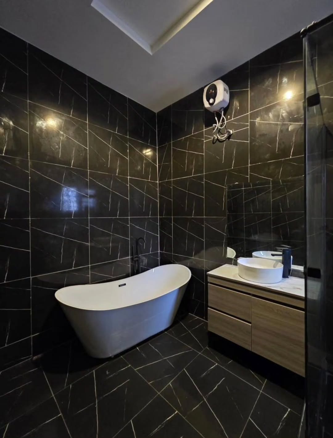 Spacious 5-Bed Duplex with Resort-Style Pool in Ikota