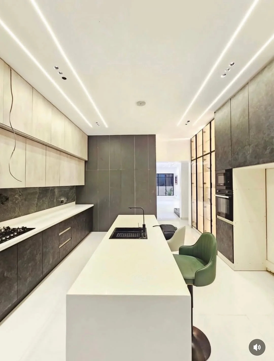 Opulent 5-Bedroom Duplex with Cinema & Rooftop in Lekki