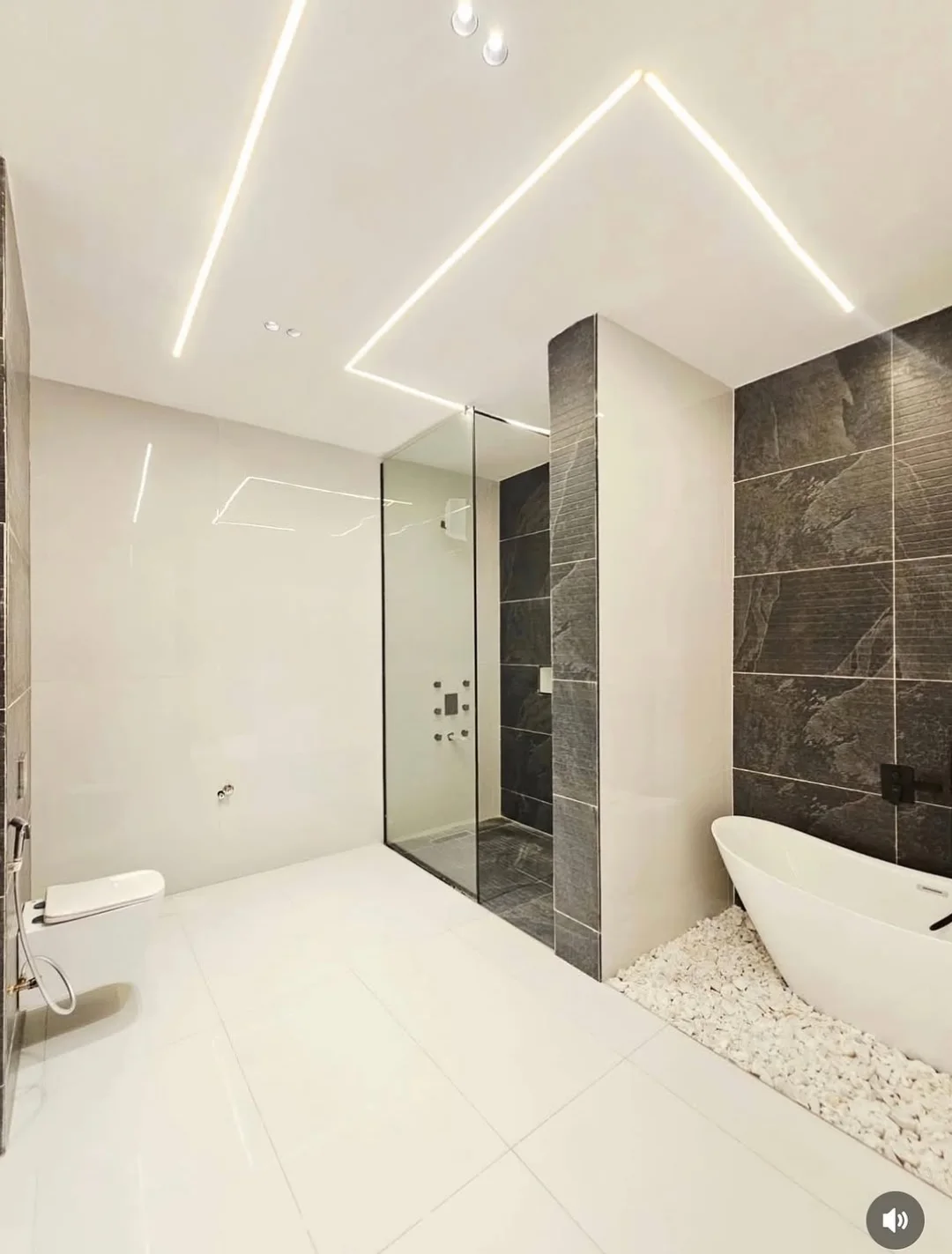 Opulent 5-Bedroom Duplex with Cinema & Rooftop in Lekki