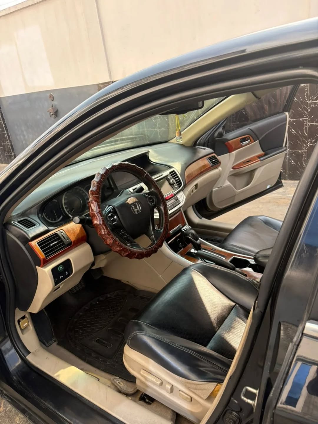 2016-Look Honda Accord: Luxury Upgrade, Low Price