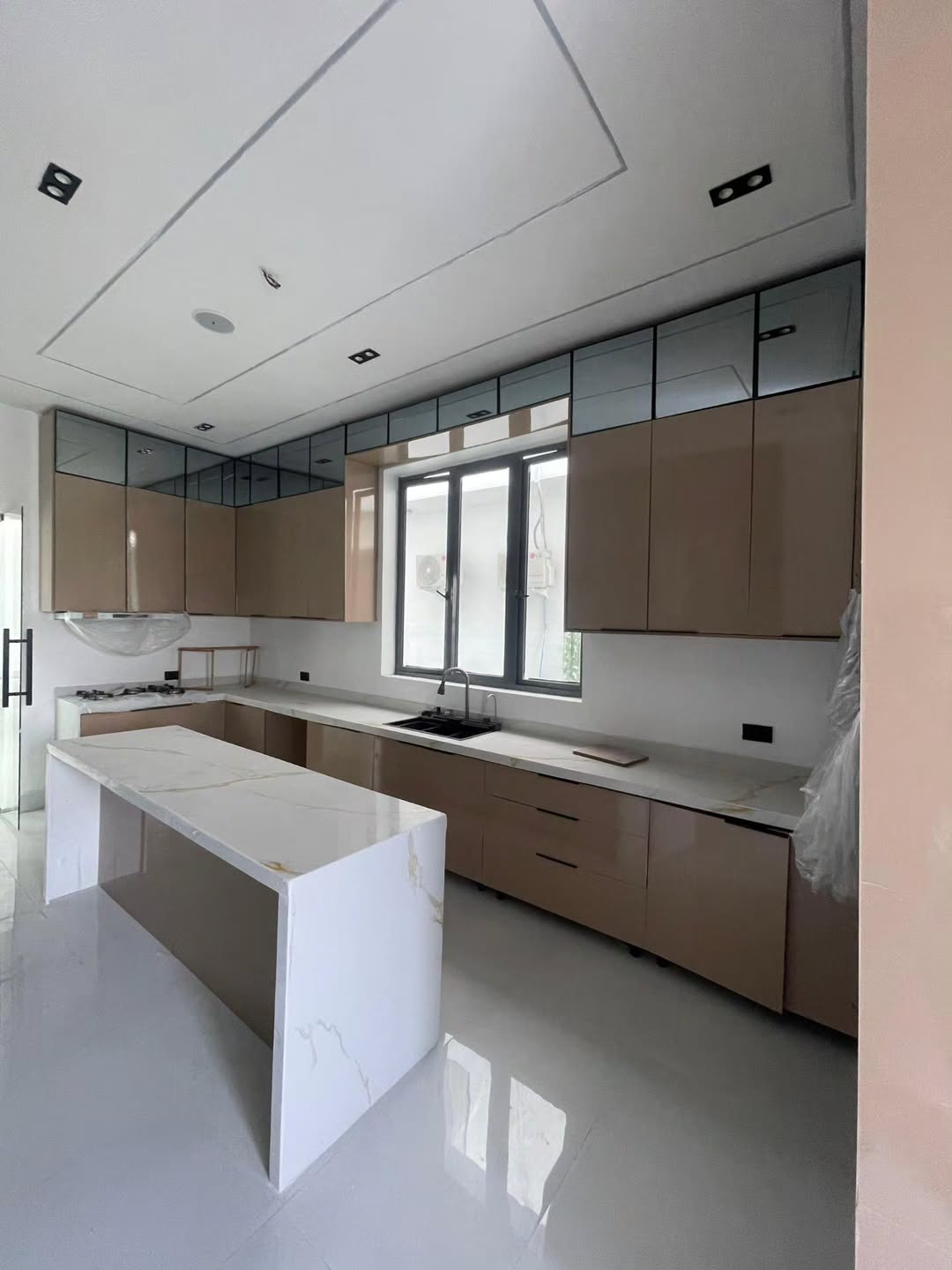 Spacious 5-Bedroom Duplex with Pool in Ajah