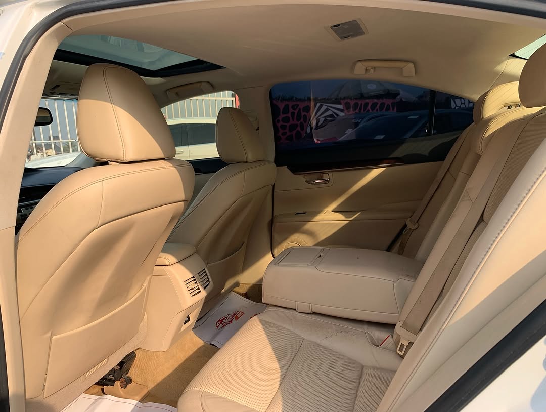 Luxury Lexus ES350: Low-Mileage & Loaded