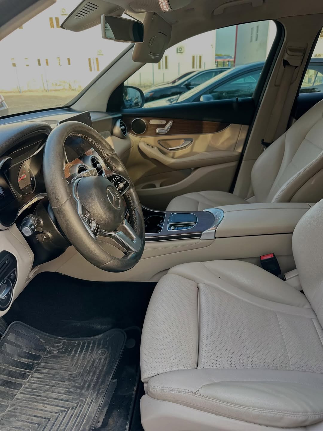 2021 Mercedes GLC300: Luxury SUV, ₦35M