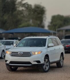 2011 Toyota Highlander: Unmatched Reliability & Space