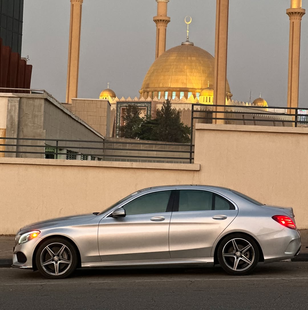 Luxury AWD Mercedes C400: Duty-Paid & Ready