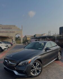 2017 Mercedes C300: Panoramic Sunroof & Premium Tech