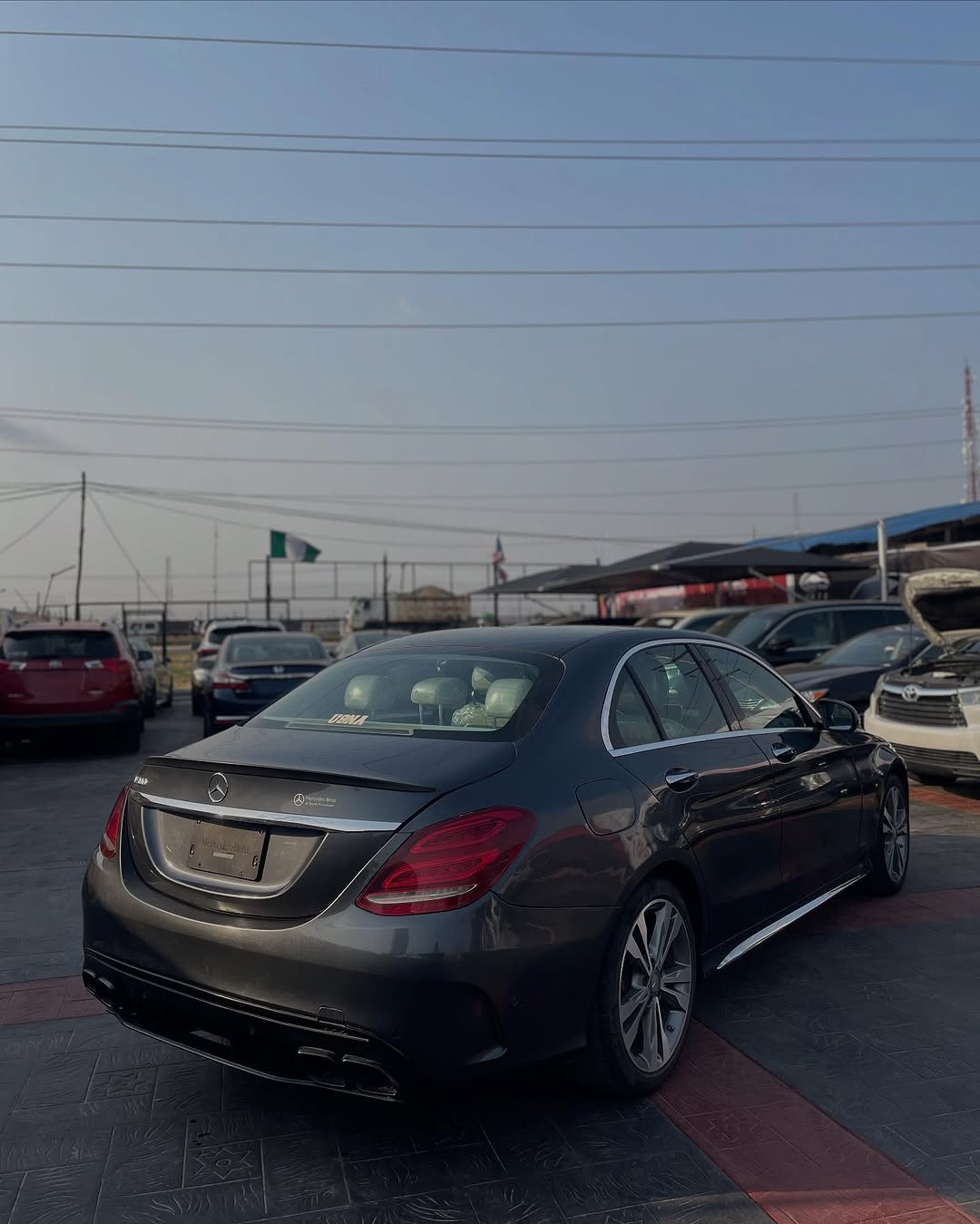 2017 Mercedes C300: Panoramic Sunroof & Premium Tech