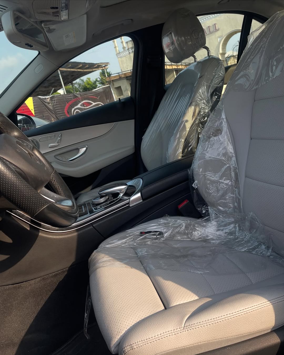 2017 Mercedes C300: Panoramic Sunroof & Premium Tech