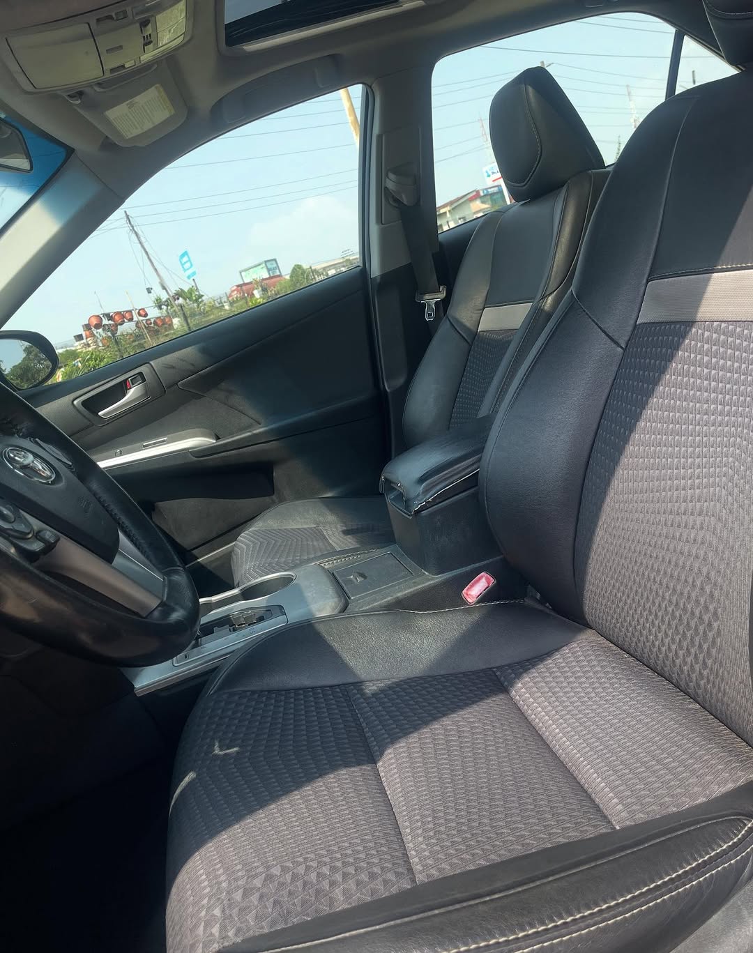 2013 Toyota Camry SE: Sunroof & Camera, Just 15M