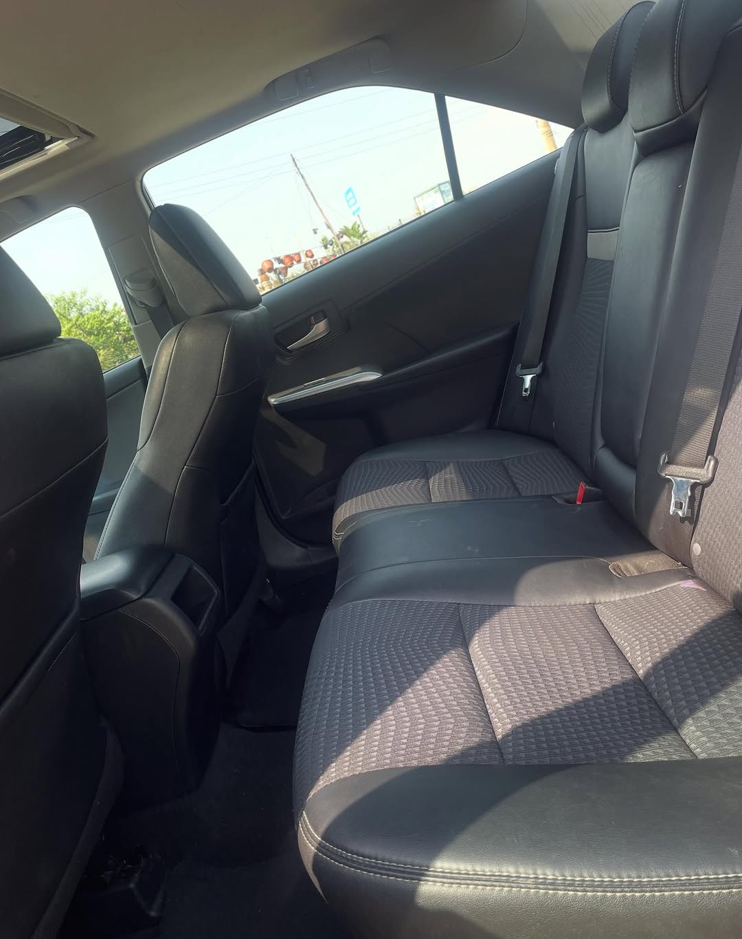 2013 Toyota Camry SE: Sunroof & Camera, Just 15M