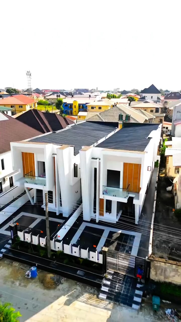 Dream Smart Home with Pool in Lekki’s Finest