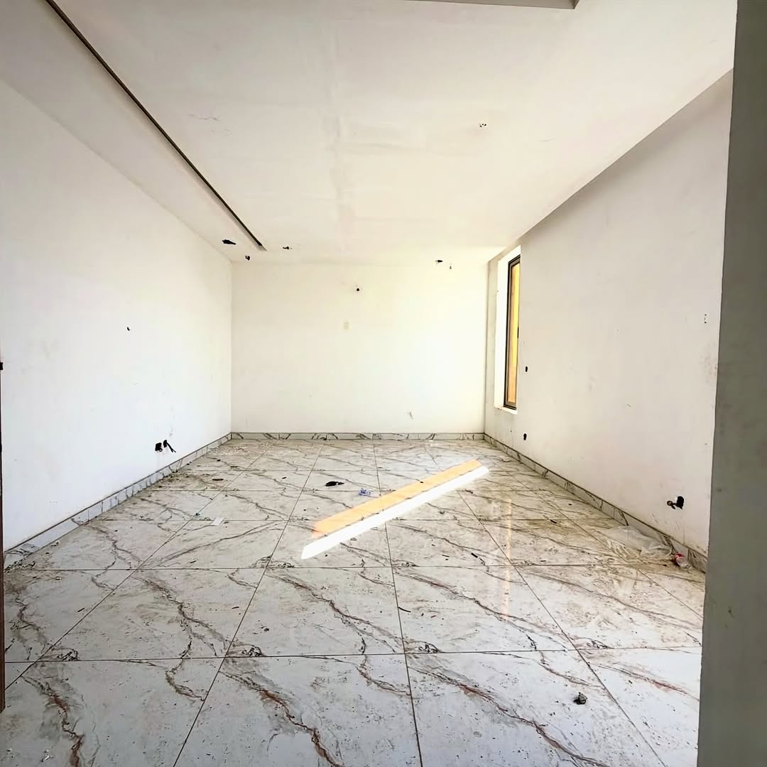 Abuja’s Finest: 5-Bedroom Duplex with Cinema & Elevator