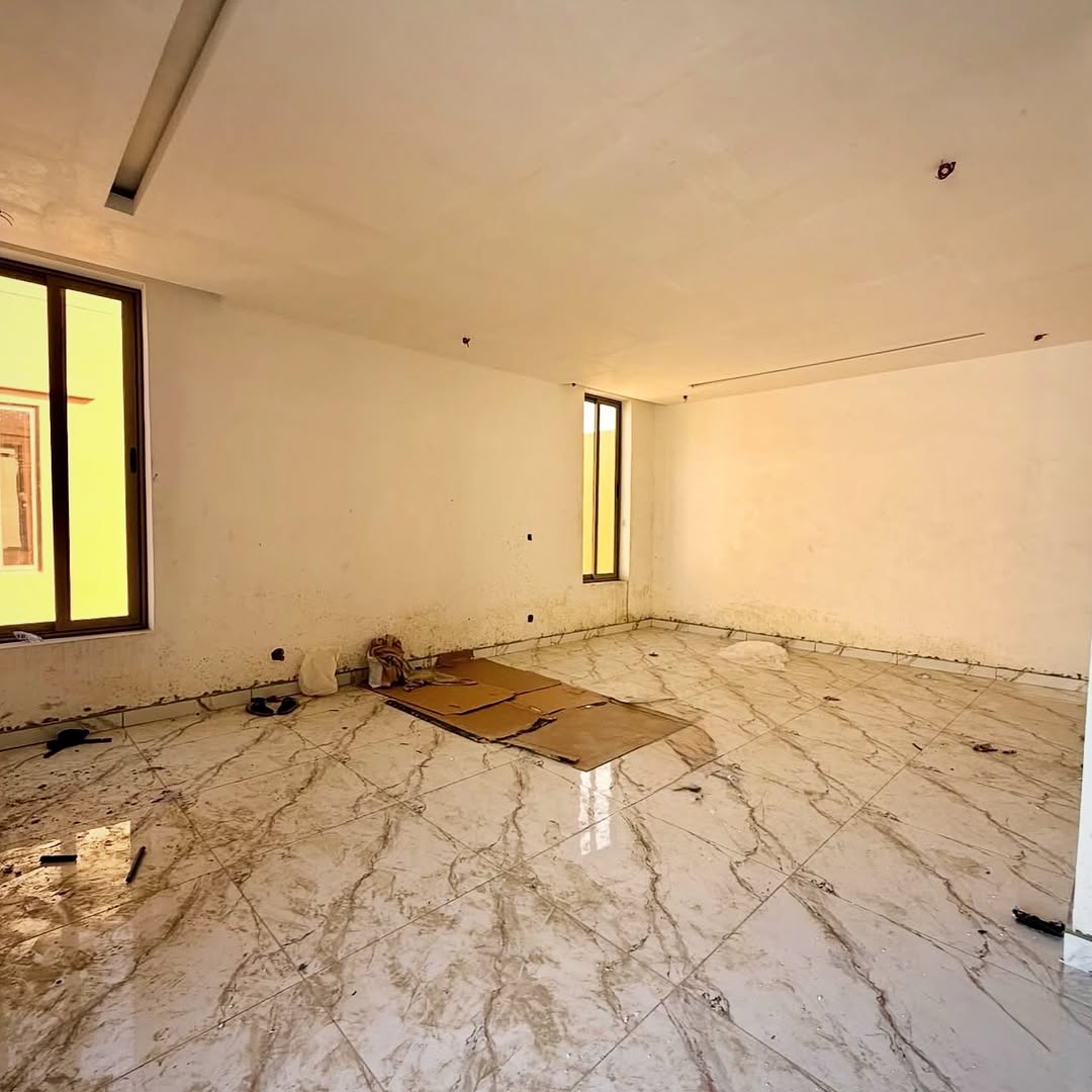 Abuja’s Finest: 5-Bedroom Duplex with Cinema & Elevator