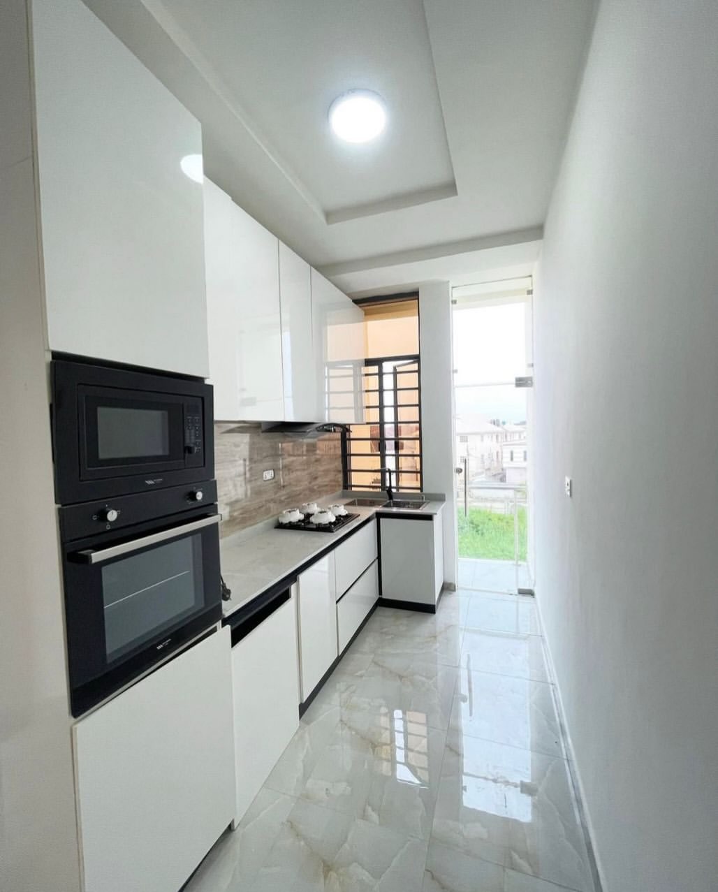 Exquisite 2-Bed Haven in Prime Chevron