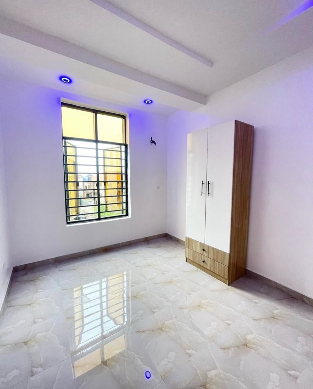 Exquisite 2-Bed Haven in Prime Chevron