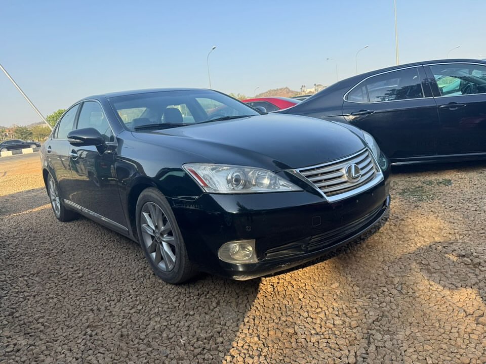 Luxury Lexus ES350: Perfect Drive, Pristine Papers