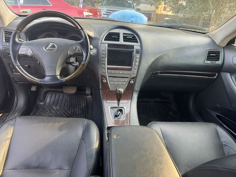 Luxury Lexus ES350: Perfect Drive, Pristine Papers