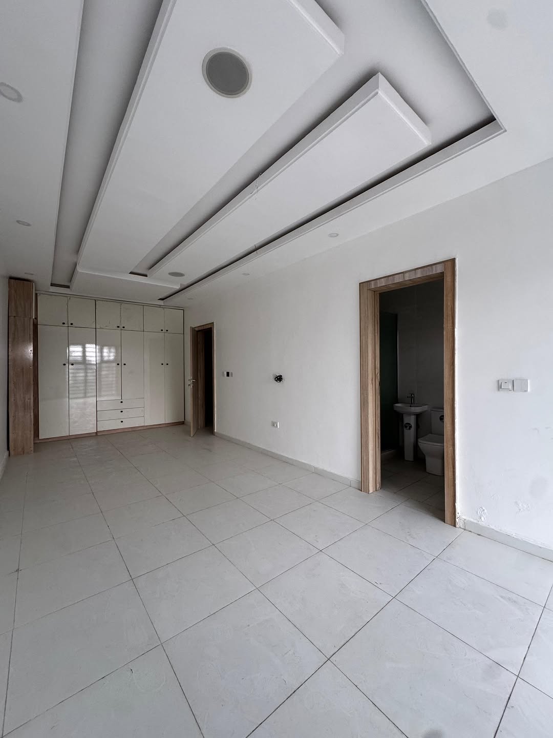 Elegant 4-Bed Terrace Duplex with BQ in Lekki