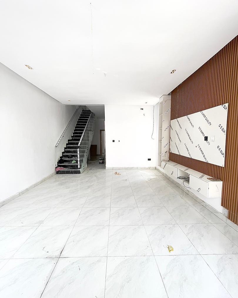 Stunning 4-Bed Duplex with Solar Power in Prime Chevron