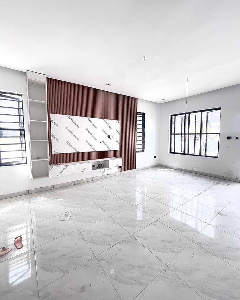 Stunning 4-Bed Duplex with Solar Power in Prime Chevron