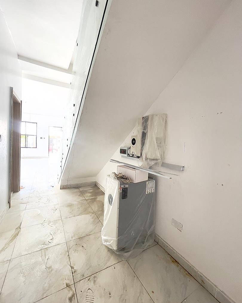 Stunning 4-Bed Duplex with Solar Power in Prime Chevron