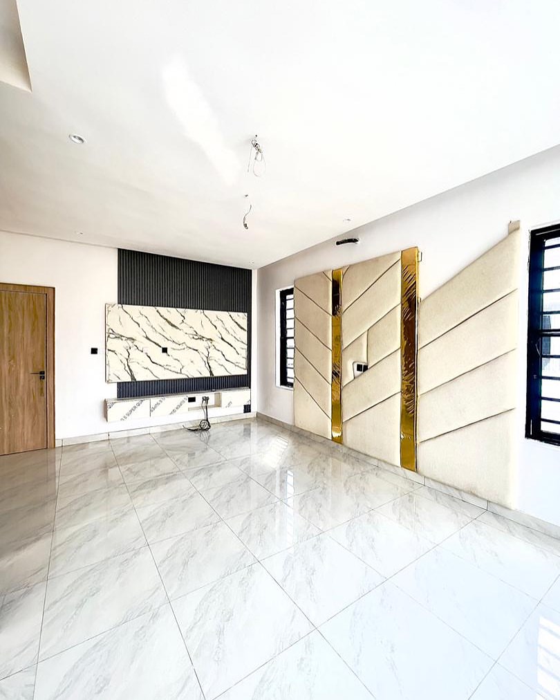 Stunning 4-Bed Duplex with Solar Power in Prime Chevron