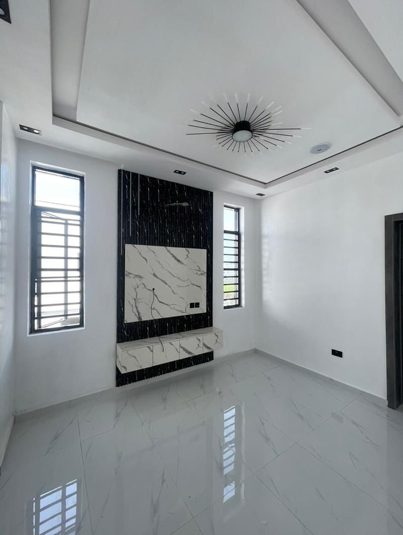 Stunning 5-Bedroom Duplex with Cinema & Pool in Ajah